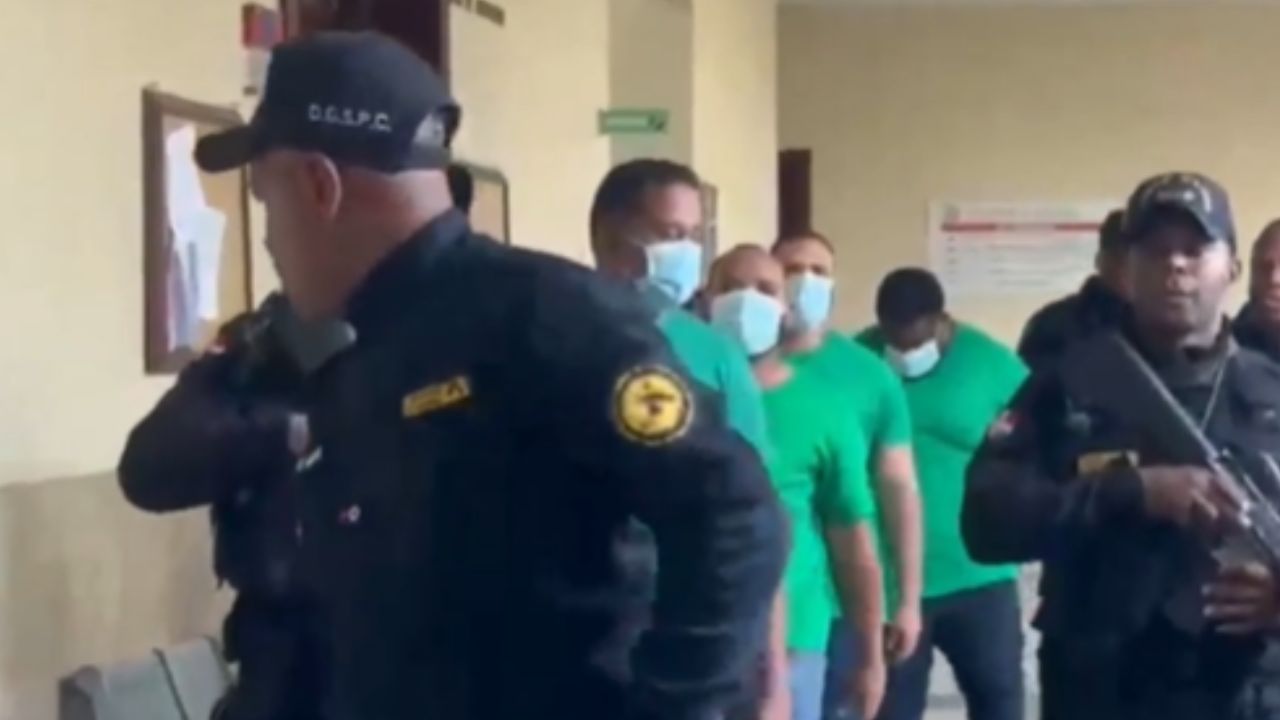 Un año de prisión preventiva para 10 imputados por estafa de RD$200 millones a banco
