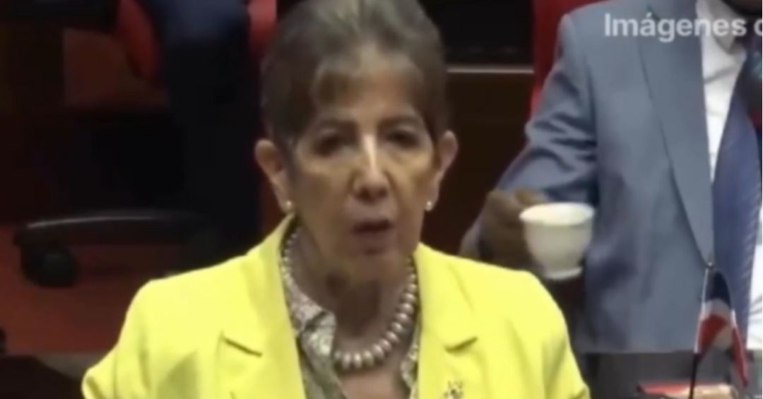Senadora Burnigal pide cambiar color de billetes de $200 y $