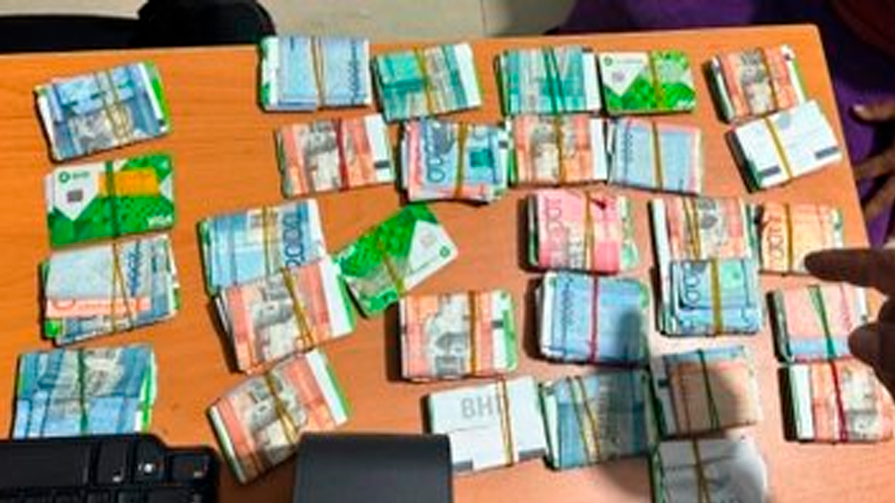 Policía recupera motocicleta robada y ocupa más de RD$300 mi