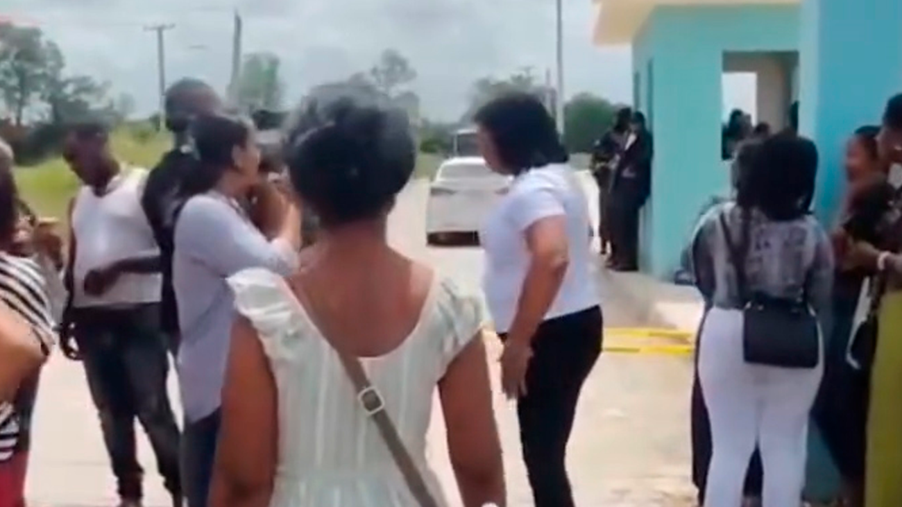 Familiares exigen información tras motín en CCR Las Parras