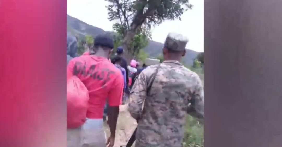 Ejército intercepta 35 haitianos en San Juan