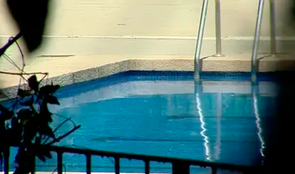 Hallan muerta a una adolescente dentro de una pisc