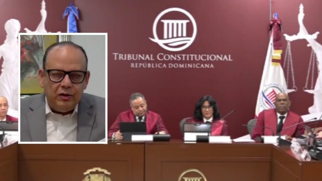 Abogados dominicanos frente al Tribunal Constitucional durante acción contra el nuevo Código Penal
