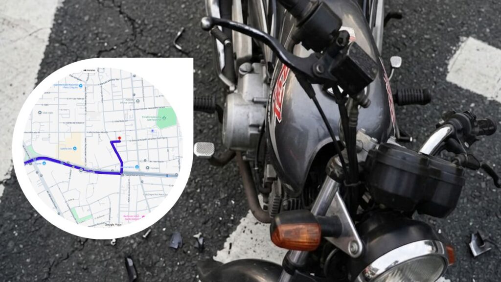 Motocicleta y vehículo involucrados en accidente de tránsito en avenida.