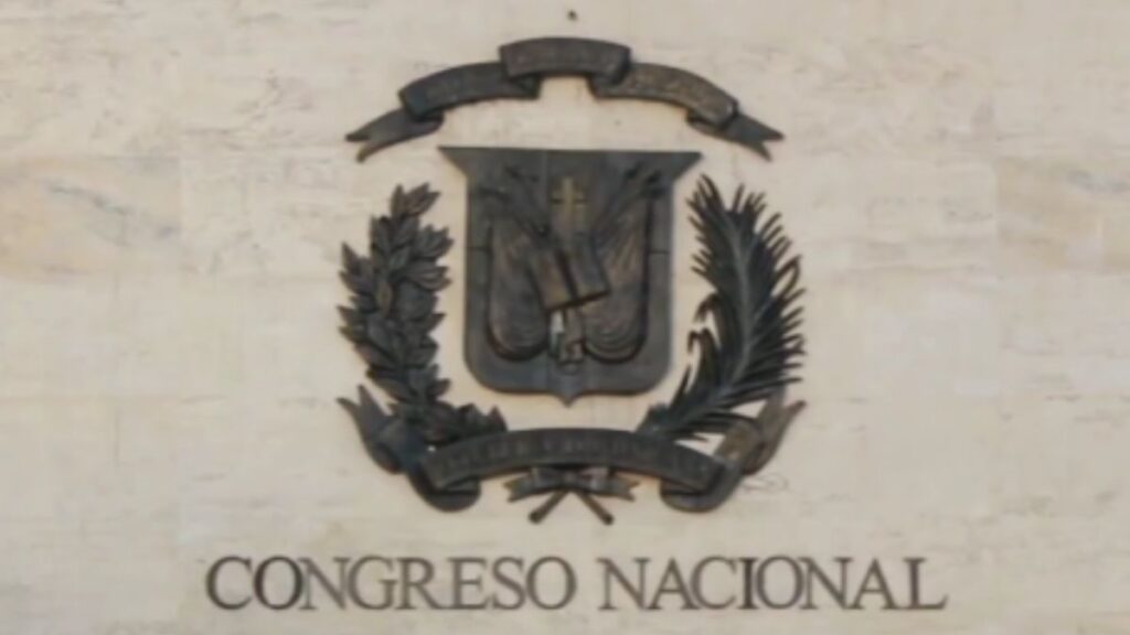 Congreso Nacional de República Dominicana durante una sesión legislativa sobre reformas y préstamos